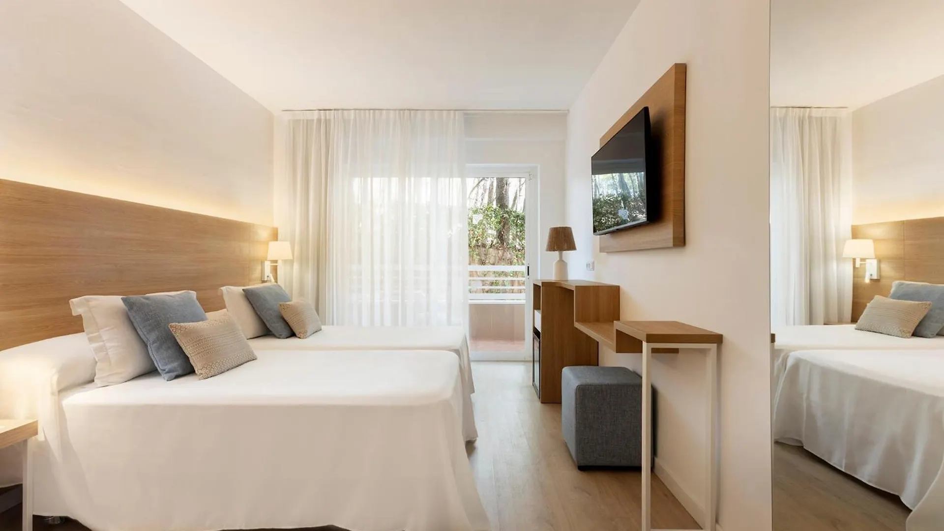 סאלו Hotel Cala Font